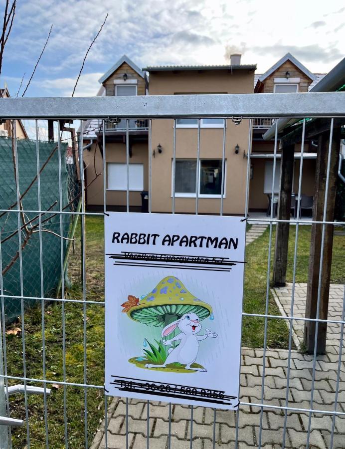 Rabbit Apartman Mosonmagyaróvár Exteriér fotografie